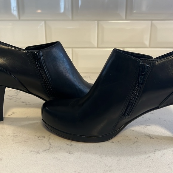 Clark’s Artisan short boots size 8.5 - Picture 7 of 7